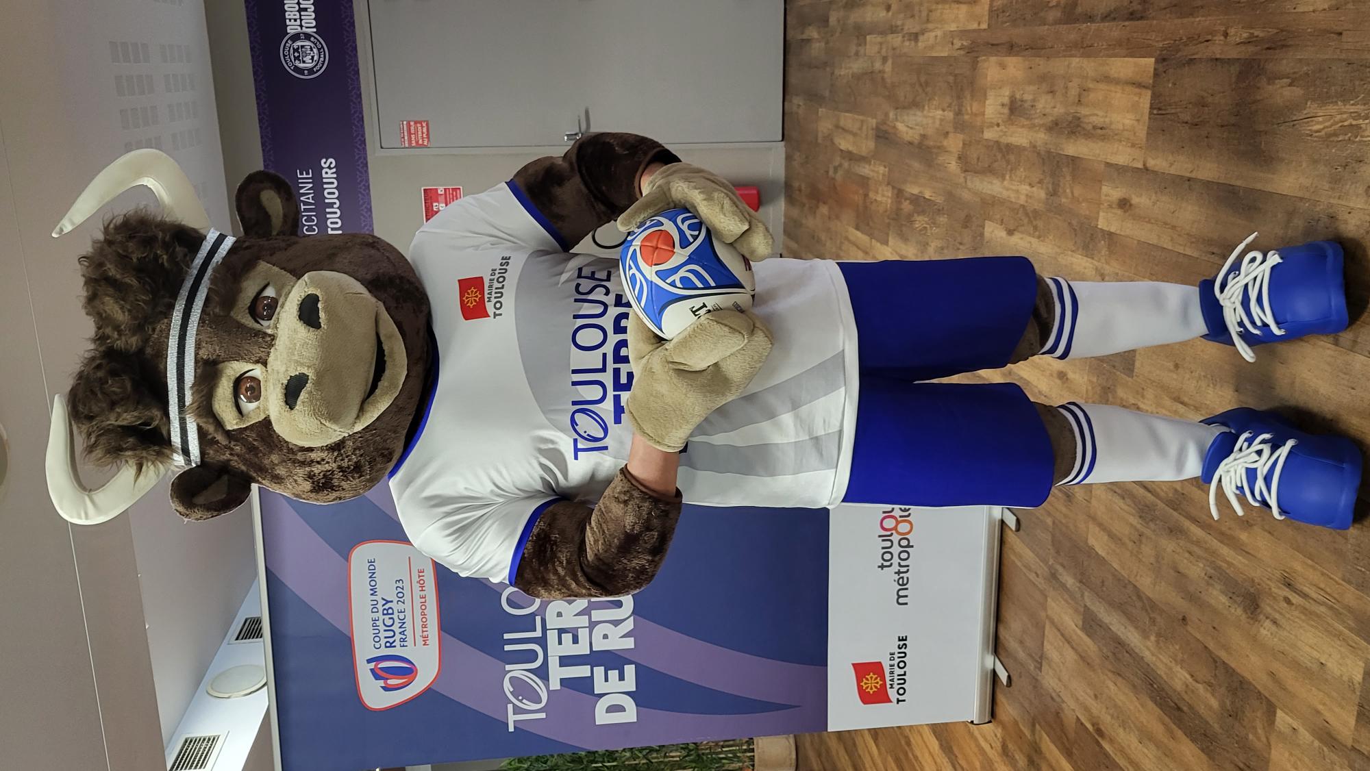 Bienvenue à Tolosa, la mascotte toulousaine de la Coupe du monde de rugby 2023 ! (Photo : Anthony Assémat - Entreprises Occitanie)