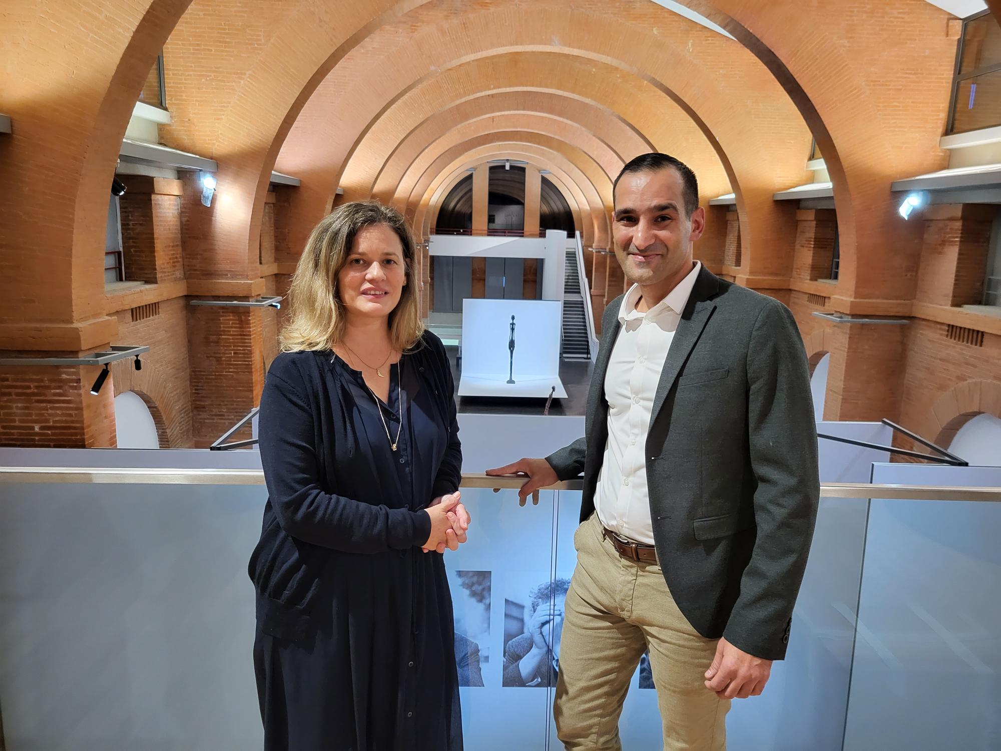 Alessandra Bellavita (chargée du mécénat aux Abattoirs) et Lourenço Berberan (directeur régional de Konica Minolta en Occitanie). (Photo : Anthony Assémat - Entreprises Occitanie)