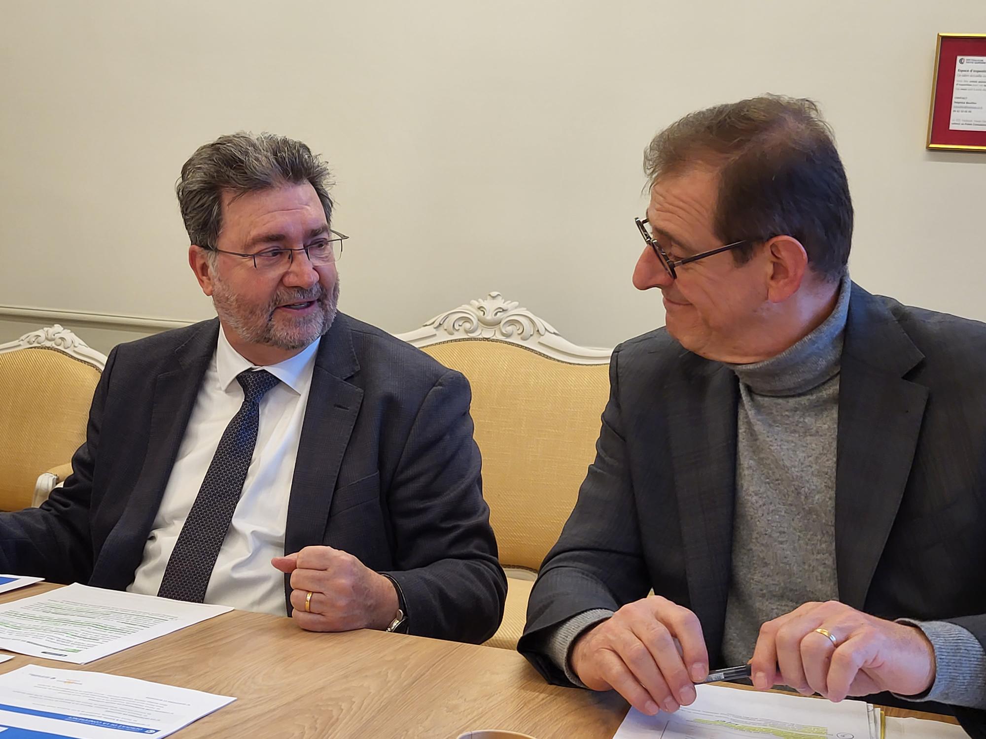 Patrick Piedrafita, le président de la CCI Toulouse Haute-Garonne (à gauche), et Stéphane Latouche, le directeur régional Occitanie de la Banque de France (à droite). (Photo : Anthony Assémat - Entreprises Occitanie)