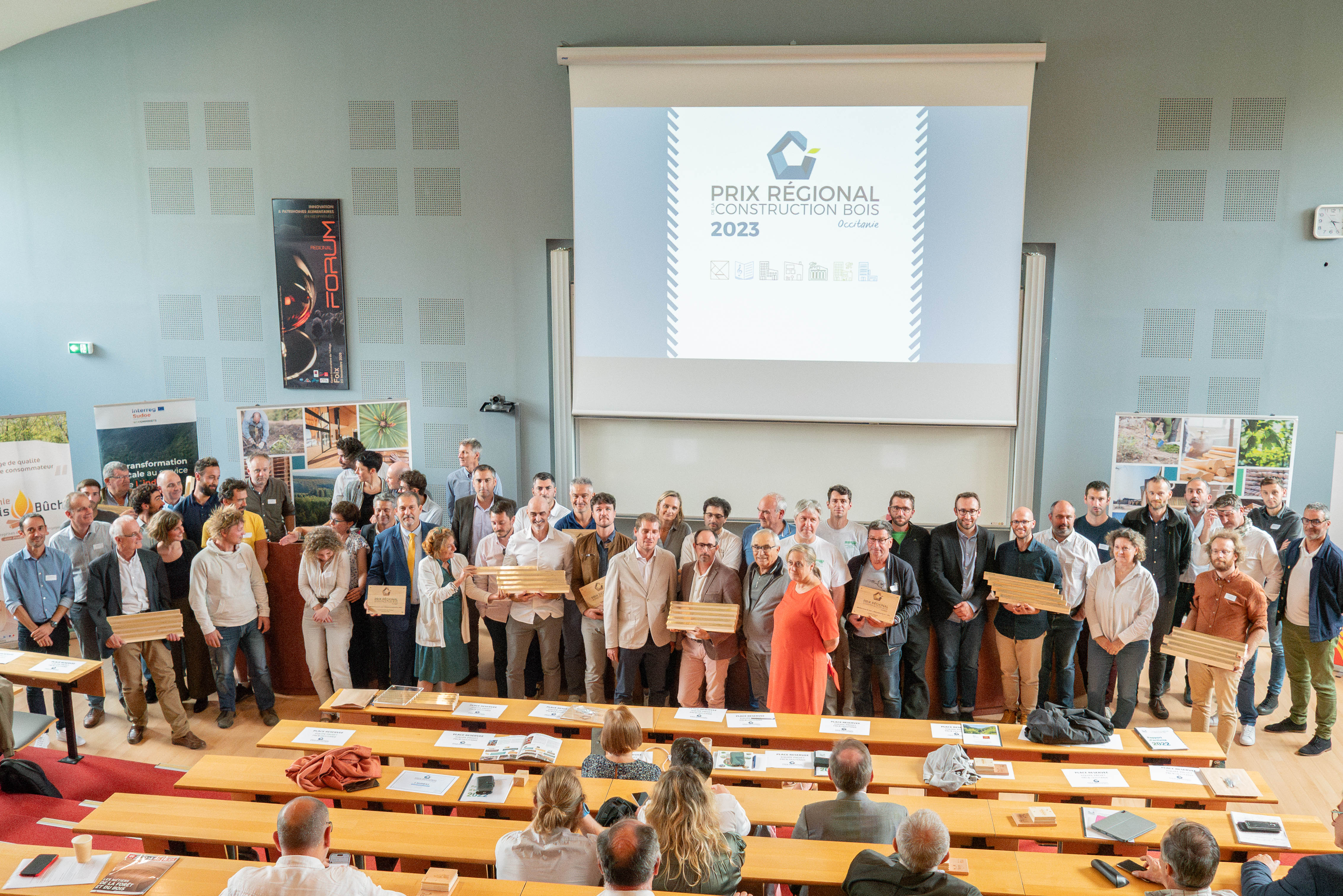 Tous les lauréats lors de la remise de prix en Ariège, vendredi 30 juin 2023. (Photo : Fibois Occitanie)