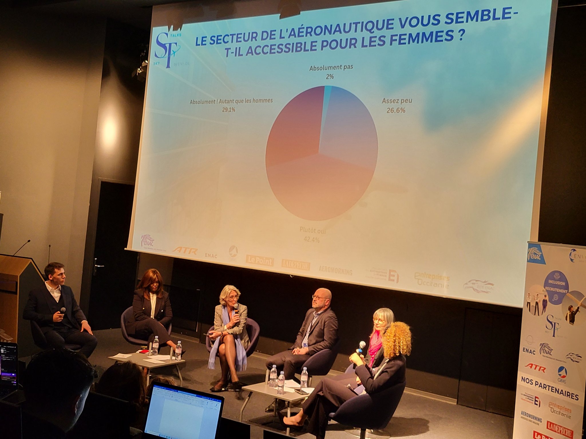 La première table ronde portait sur la place des femmes dans l'aéronautique. (Photo : Anthony Assémat - Entreprises Occitanie)