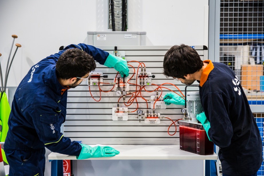 Depuis dix ans, le campus de formation hydraulique d’EDF prépare les professionnels à exploiter et entretenir ces installations. Parti de huit stagiaires en décembre 2016, il en a accueilli 1 674 en 2025. (Photo TOMA, David Richard)