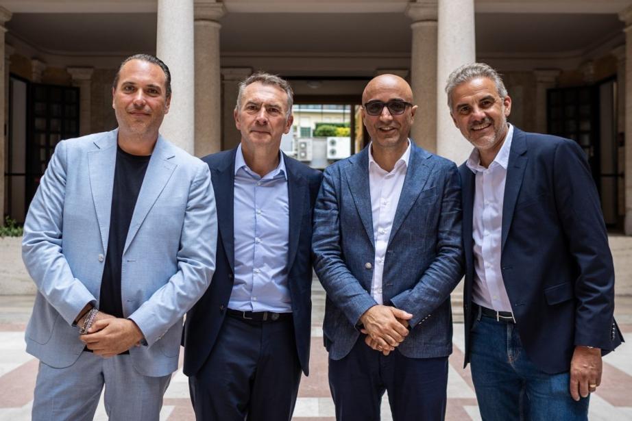 De gauche à droite : Andrea Donno, co-fondateur et directeur général de GalileoLife, Hervé Jouves, président du groupe Hygie31, Vincenzo Cosi, co-fondateur et président de GalileoLife et Pascal Fontaine, directeur commercial du groupe Hygie31. (Photo Hygie31)