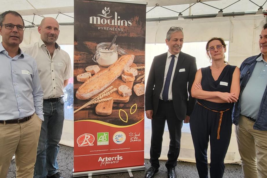 Jeudi 22 juin 2023, la marque Arterris Meunerie a été officiellement lancée, notamment en présence de Jean-François Naudi, le président d'Arterris (deuxième en partant de la gauche) et du maire de saverdun, Philippe Calleja (troisième en partant de la droite). (Photo : Anthony Assémat - Entreprises Occitanie)