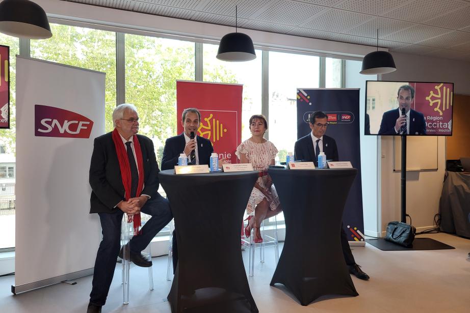 De gauche à droite : Jean-Luc Gibelin (vice-président de la Région aux Transports), Christophe Fanichet (PDG de SNCF Voyageurs), Carole Delga (présidente PS de la Région Occitanie) et Jean-Pierre Farandou (PDG de la SNCF). (Photo : Dorian Alinaghi - Entreprises Occitanie)