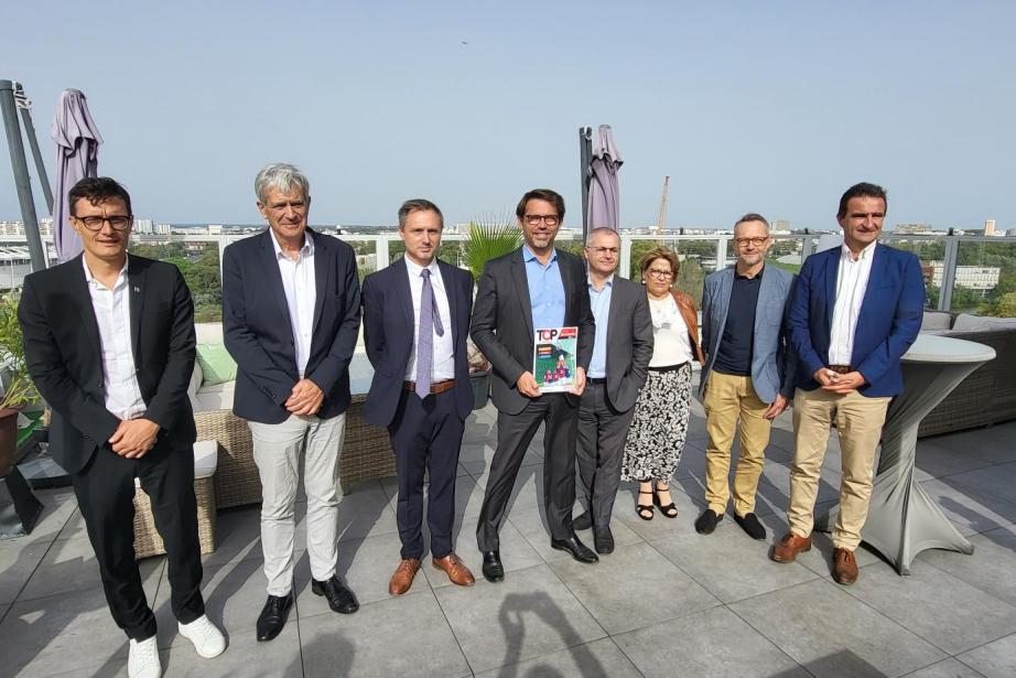 Pierre-Olivier Nau, président du Medef de Haute-Garonne (au milieu), et Julien Pinna, délégué général (à gauche), ont présenté le Top Economique 2024 avec les représentants des branches professionnelles. (Photo : Anthony Assémat - Entreprises Occitanie)