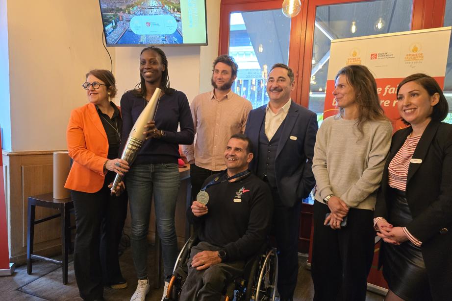 De gauche à droite : Cathy Méliet, Nodjialem Myaro, Maxime Médard, Omar Bouyoucef, Christophe Le Pape, Stéphanie Motton et Solène Hérodin. (Photo : Dorian Alinaghi - Entreprises Occitanie)