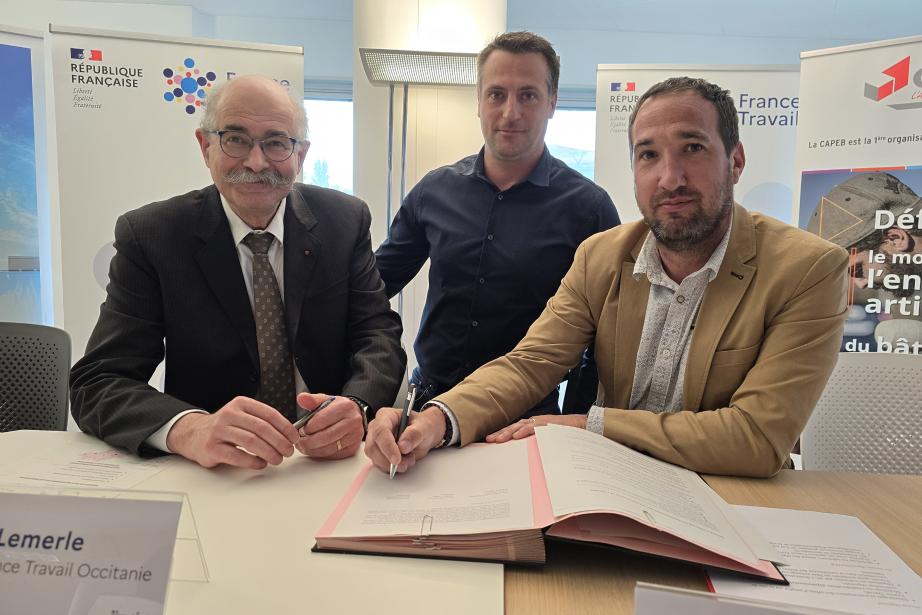 Thierry Lemerle (directeur régional France Travail Occitanie), Olivier Bry (président de la commission régionale développement des compétences à la FFB Occitanie, représentant Frédéric Carré) et Olivier Coulom (président de la CAPEB Occitanie). (Photo : Dorian Alinaghi - Entreprises Occitanie)