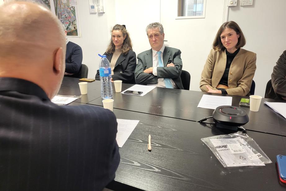 Olivia, Pierre et Caroline Gaches ont présenté l'entreprise à Renaud Dutreil, Ancien ministre et créateur des Pactes Dutreil. (Photo Dorian Alinaghi Entreprises Occitanie)