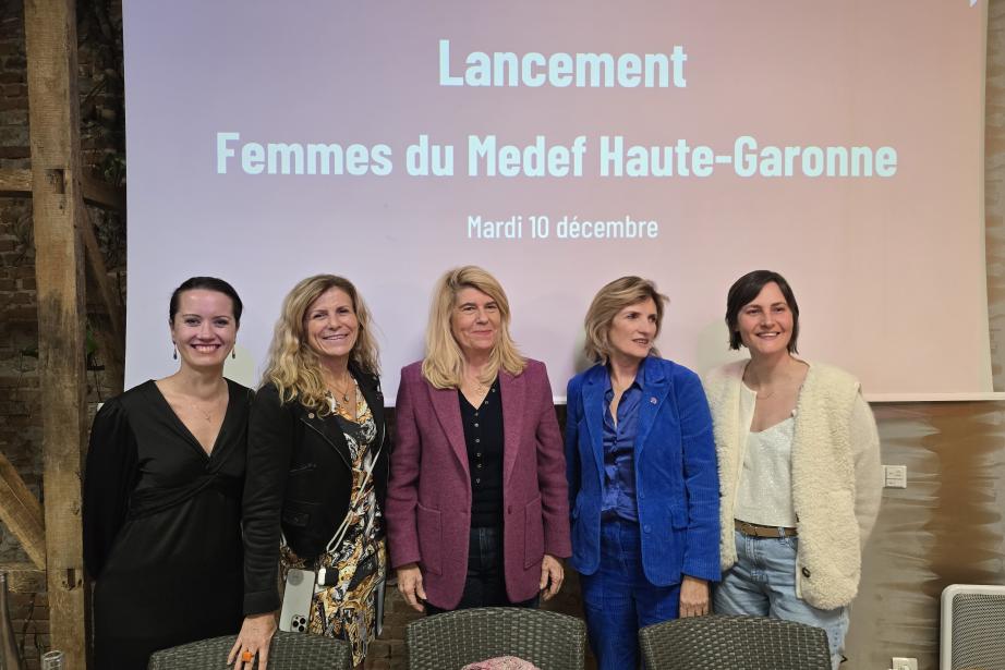 De gauche à droite : Charlotte Carla, vice-présidente du Comex40, Valérie Jimenez, présidente déléguée du Medef 31, Dominique Faure, ancienne ministre et élue à Saint-Orens-de-Gameville et Toulouse Métropole, Patricia Vialle, présidente du réseau Femmes du Medef et présidente du Medef Landes et Charlotte Frey, vice-présidente du Comex40. (Photo Dorian Alinaghi Entreprises Occitanie)