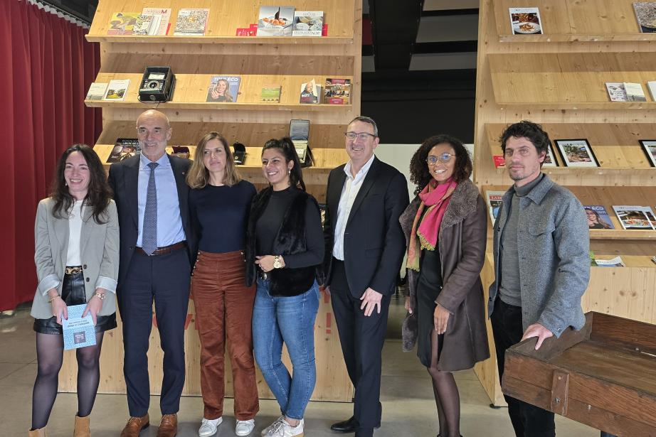 Dominique Batani, président du MIN de Toulouse, entouré de Marie Annaelle, en charge des relations presse et événementielles, et de Sonia Dumora Jouanolou, responsable marketing et communication, ainsi que les nouvelles entreprises qui ont rejoint le MIN : Eden Auto - Renault Pro+ ; Evidence ; Foodex ; Les aulx du Sud-Ouest ; Maison Chazal et Transgourmet. (Photo Dorian Alinaghi)