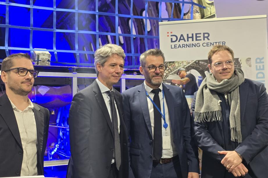 De gauche à droite : Bertrand Kaiser, directeur du Daher Learning Center, Jérôme Leparoux, secrétaire général et directeur des ressources humaines de Daher, et Charles Londeix, directeur des opérations industrielles de la division services industriels Daher et Cédric Eloy, directeur général services industriels de Daher. (Photo Dorian Alinaghi Entreprises Occitanie)