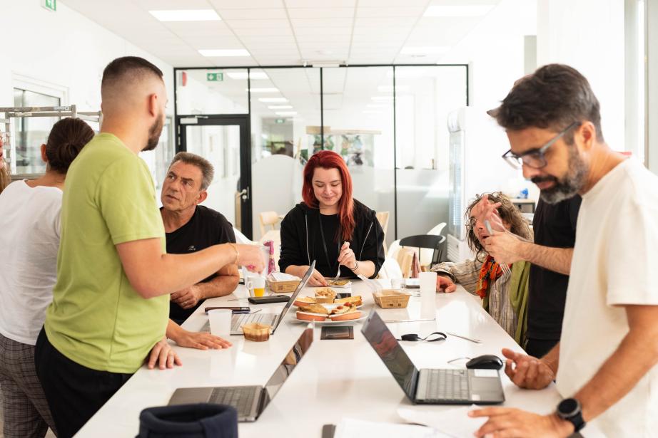 Repas frais cuisinés par des chefs, portions calibrées par des diététiciens, livraison hebdomadaire… La société fondée par @Véronique Capon estime que son service permet de libérer jusqu’à neuf heures par semaine. (Photo La Brigade de Véro)