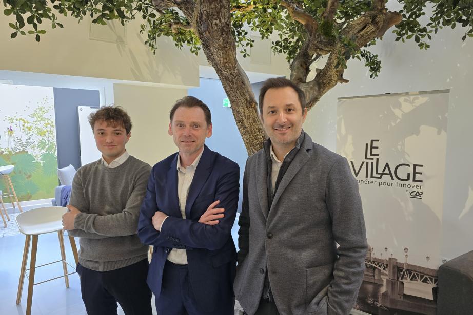 De gauche à droite : Titouan Billy, président d'ESCadrille Toulouse Junior Conseil, Frédéric Malfilatre, directeur de région Occitanie Harmonie Mutuelle et Stéphane Carcenac, président du Comex 40 Haute-garonne. (Photo Dorian Alinaghi Entreprises Occitanie)