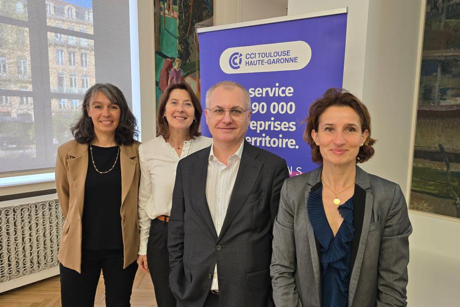 De gauche à droite :  Nadège Fantin, chargée d'études - service études et aménagement du territoire, Marie-Anne Hugo-Magnan, responsables études et aménagement du territoire, Didier Katzenmayer, président de l'UIMM Occitanie et Christine Bardinet, directrice régional de la Banque de France. (Photo Dorian Alinaghi)