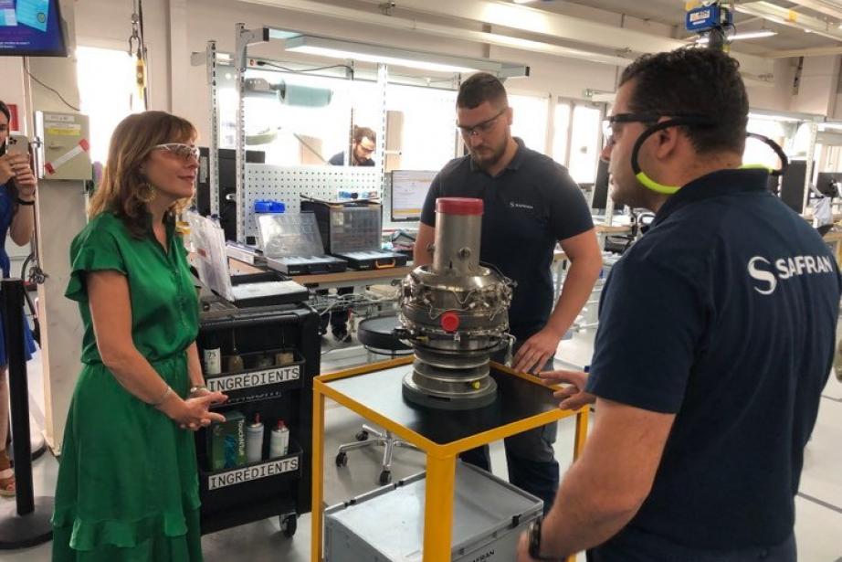 Carole Delga en visite chez Safran Power Units