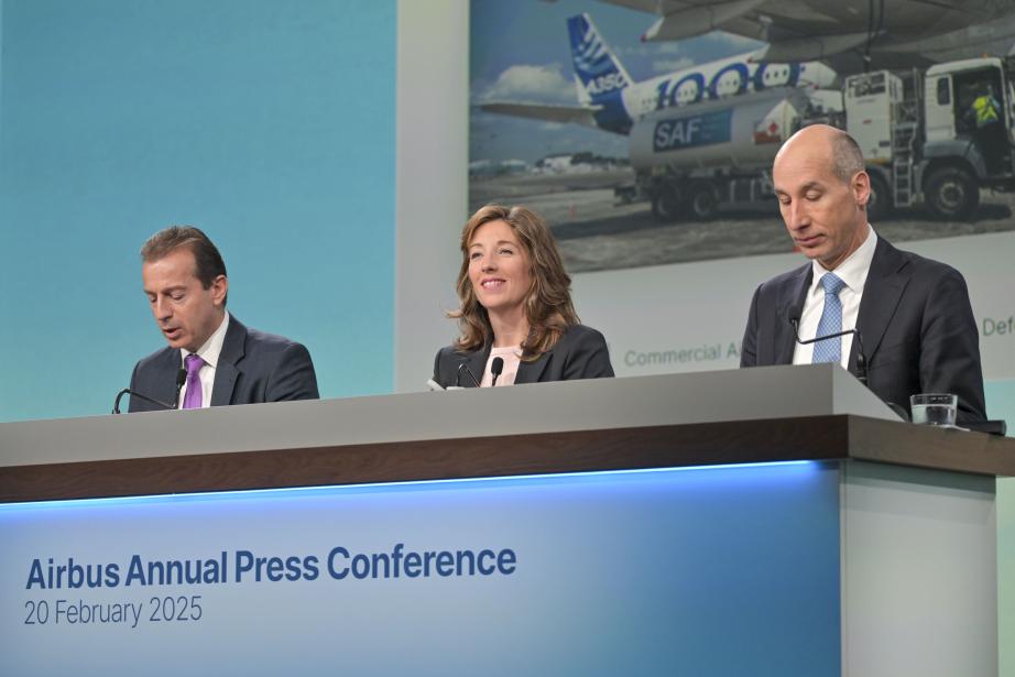 De gauche à droite : Guillaume Faury, président-directeur général d'Airbus, Julie Kitcher, directrice du développement durable et de la communication d'Airbus et Thomas Toepfer, directeur financier d'Airbus. (Photo Airbus)
