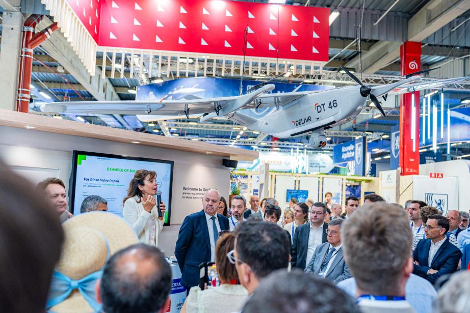 "Première région aéronautique et spatiale d’Europe, l’Occitanie concentre plus de 80 000 emplois dans la filière, des leaders mondiaux, des PME innovantes, des centres de recherche et de formation d’excellence." affirme Carole Delga, présidente de la région Occitanie. (Photo Région Occitanie / Léo Arcangeli)