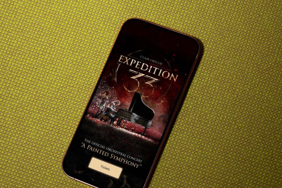 Clair Obscur : Expédition 33, l’univers vidéoludique devenu phénomène culturel, prend une nouvelle dimension scénique avec la tournée orchestrale “A Painted Symphony”, portée par l’expertise digitale de Supercolor. (Photo Supercolor)