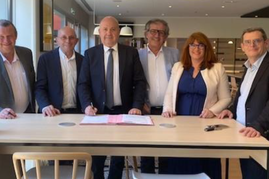 De gauche à droite : François Hiebel (directeur de l’Urssaf Languedoc-Roussillon), Marc Darolles (président de l’Urssaf Midi-Pyrénées), Jean-François Rezeau (président de la CCI Occitanie), Thierry Clerc (président de l’Urssaf Languedoc-Roussillon), Valérie Lemaire (directrice de la CCI Haute-Garonne) et Jean Dokhelar (directeur de l’Urssaf Midi-Pyrénées).