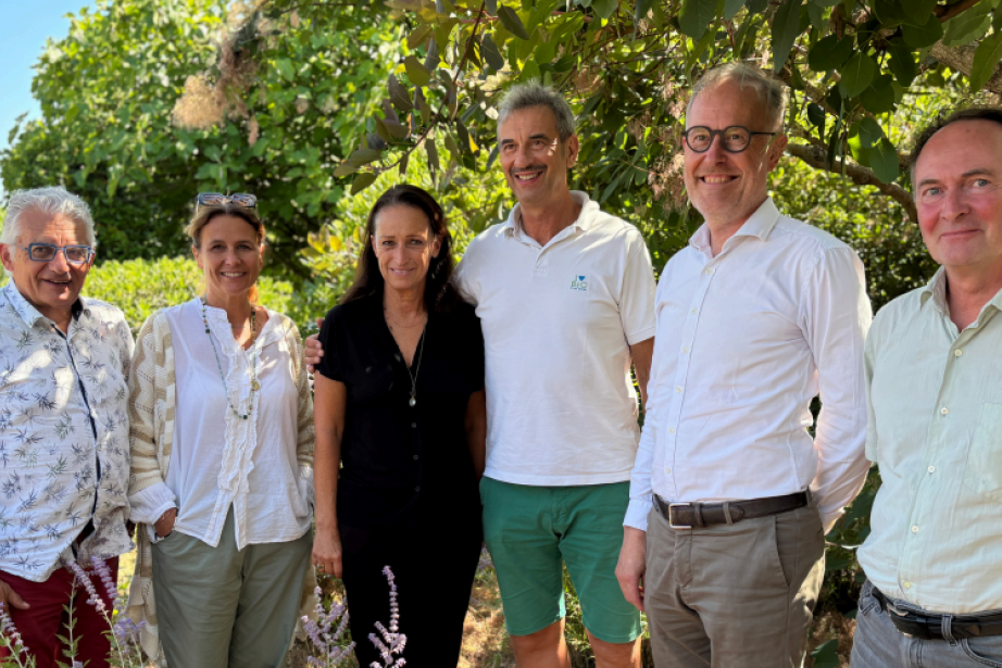De gauche à droite : Raphaël Allouch, Sonia de Saint-Ours, Sophie Berdoues-Coudouy, Charles Kloboukoff, Hubert Sizaire et Richard Madignier, réunis pour sceller une étape majeure dans l’histoire du Groupe Berdoues. (Photo Groupe Berdoues°