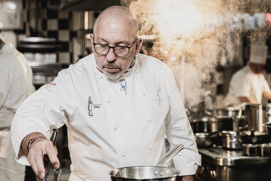 Franck Putelat, chef doublement étoilé au Guide Michelin depuis 2012, meilleur ouvrier de France 2019, bocuse d’argent en 2003 et distingué récemment par la médaille de l’Ordre du Mérite Agricole début 2026. (Photo Agence Verri)