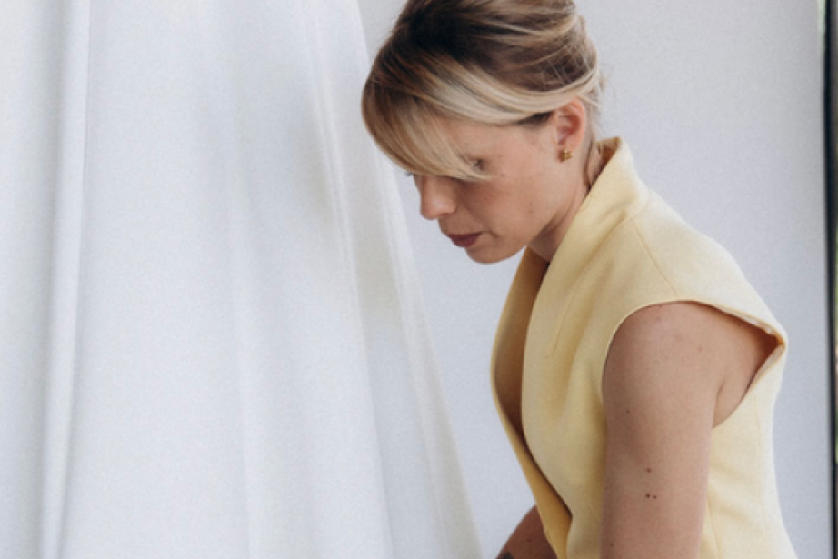 Après plus de dix ans au sein de maisons de mode parisiennes, Céline Ménard développe désormais son univers depuis son showroom-atelier toulousain. (Photo Céline Ménard)