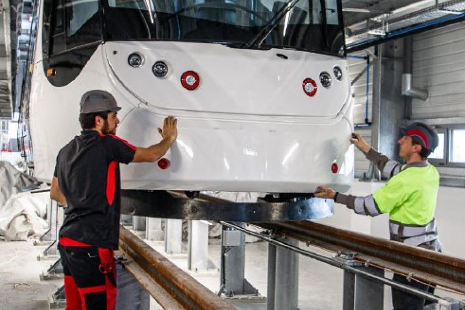 Deux ans et demi après la reprise du site industriel de Reichshoffen (ex-Alstom), la modernisation de son site de Bagnères-de-Bigorre, et un carnet de commande record, CAF est un acteur industriel important pour la France et pour l’Europe. (Photo CAF France)