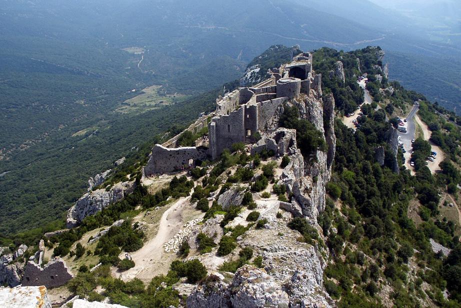  Vestiges du Château de Peyrepertuse à Duilhac-sous-Peyrepertuse. (Photo Wikicommons)