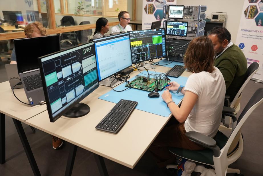 Signature d’un contrat stratégique entre le CNES et UNIVITY : 31 millions d'euros pour propulser la 5G spatiale française en partenariat avec TDF. Une étape clé vers une connectivité hybride, souveraine et résiliente. (Photo UNIVITY)