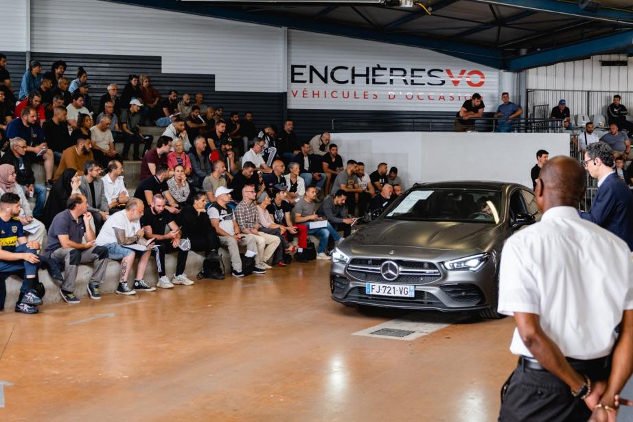 Après plusieurs années de pénurie, les volumes de véhicules d’occasion sont revenus sur le marché. Mais le véritable enjeu ne porte plus seulement sur les flux. (Photo EnchèresVO)