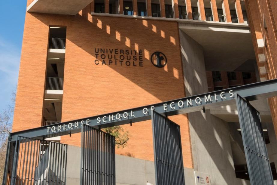 Forte de ses 150 enseignants-chercheurs, dont Jean Tirole, Prix Nobel d’économie 2014, TSE propose différents niveaux de formation de la licence au doctorat, rassemblant 2 000 étudiants. (Photo : X/TSE)