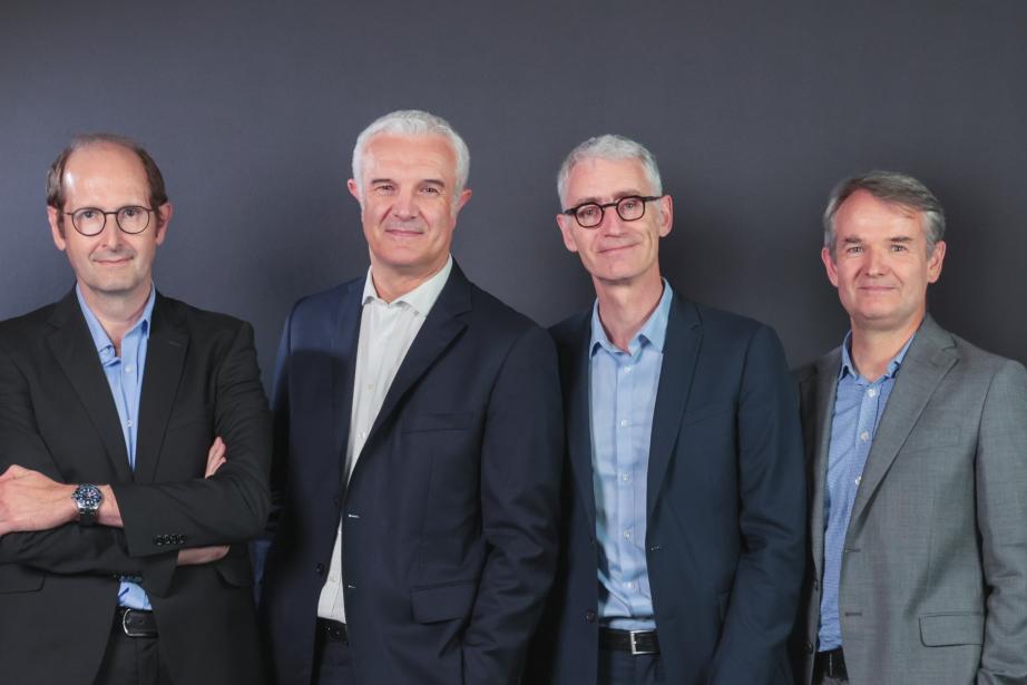 De de gauche à droite : Jean-Luc Rivière, directeur associé, Olivier Athanase, président, Alexandre Sagon et Nicolas Charleux, directeurs associés d'iXO Private Equity. (© iXO Private Equity)