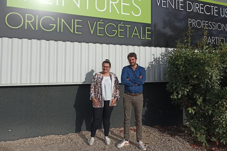 Margaux Duroudier, responsable formulation et production, et Mathieu Foulonneau, dirigeant de Prodirox.