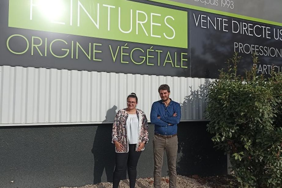 Biorox conçoit, produit et vend ses peintures depuis Capens, en bordure de Toulouse. Mathieu Foulonneau est le dirigeant de l'entreprise, Margaux Duroudier est la responsable formulation et production.