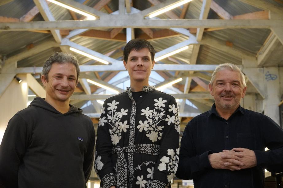 Jeremie Loevenbruck, co-président et co-fondateur des Halles de la Cartoucherie, Muriel Le Vaillant, directrice générale Cosmopolis et Les Halles de la Cartoucherie et Jean-François Renac, directeur général de Miharu. (Photo Les Halles de la Cartoucherie) 