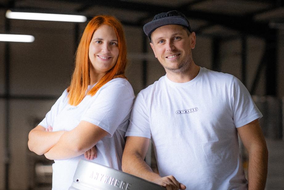 Joany et Simon Mabille créent la marque Anywhere Beer Service et ouvrent une usine de production à Merville (Haute-Garonne). (Photo : Anywhere Beer Service)