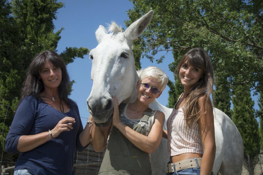 De gauche à droite : Nathalie Jardel, Isabelle Fernandez et Lisa Fernandez, fondatrices du refuge les 3 Dindes. (Photo Les 3 Dindes)