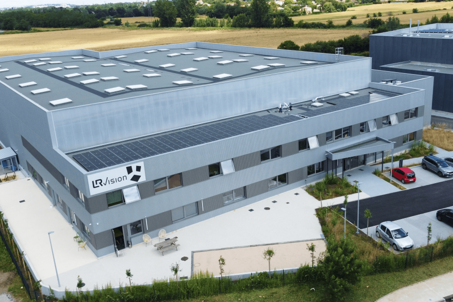 Au sud de Toulouse, le fabricant des revêtements de sol Résineo® prépare cette accélération avec une filiale espagnole et une représentante locale. En ligne de mire : notamment les aménagements autour des piscines résidentielles. (Photo LRVision)
