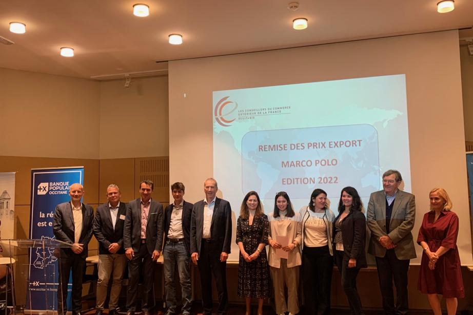 Les lauréats et sponsors du prix Marco Polo 2022 autour du président de CCE Occitanie, Marc Brouant ( 5ème en partant de la gauche).