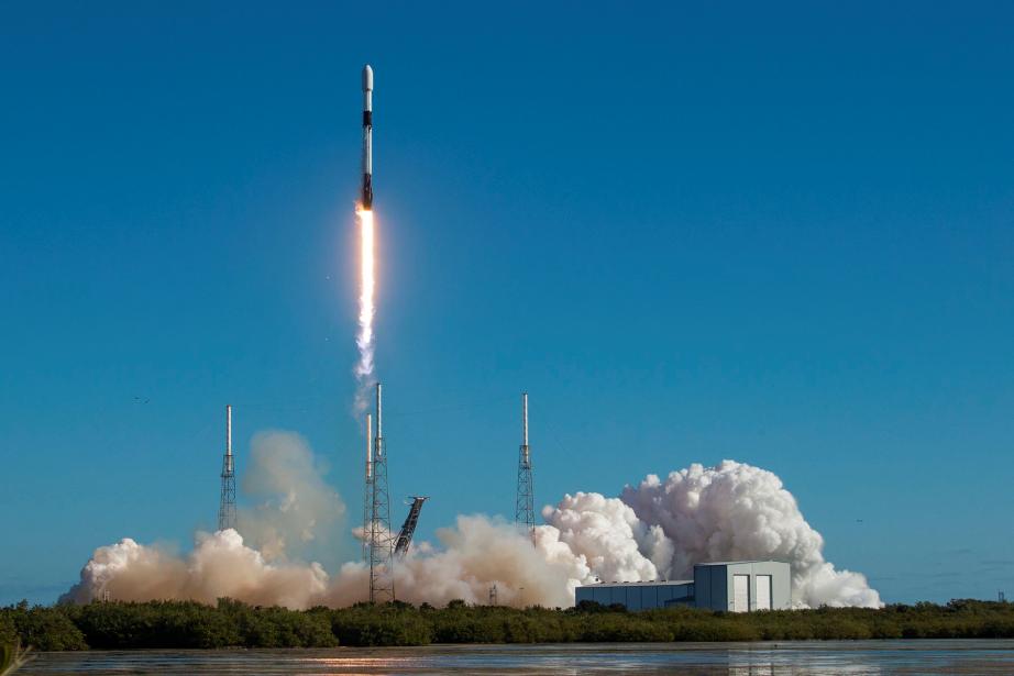 Lancement de la fusée Falcon 9 contenant le satellite YAM-5. Crédits : Space X