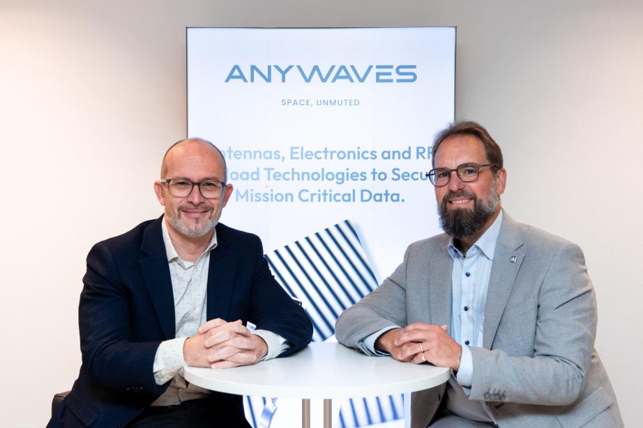 Nicolas Capet, fondateur d'Anywaves et Marc Serres, ancien dirigeant de la Luxembourg Space Agency. (Photo Anywaves)