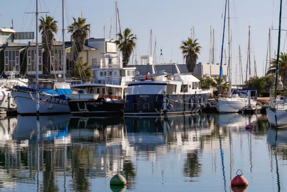 Avec 1 300 anneaux à flot et des équipements de pointe, le port de Canet-en-Roussillon, capitale du catamaran et du refit en Méditerranée, s’appuie sur un pôle nautique d’une quarantaine d’entreprises leaders comme Catana Group, Bénéteau ou Windelo. (Photo Sillages)