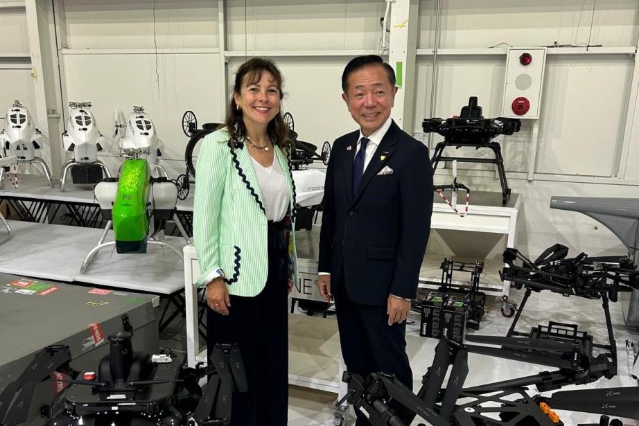 Carole Delga, présidente de la Région Occitanie / Pyrénées-Méditerranée et Shunsuke Toya, CEO et president de Prodrone. (Photo Région Occitanie)