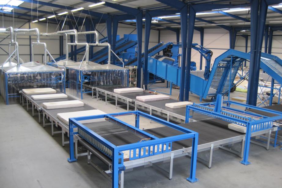 A terme, Retour Matras prévoit d'embaucher 40 personnes pour son activité de recyclage de matelas dans l'Aveyron. (Photo : Retour Matras)