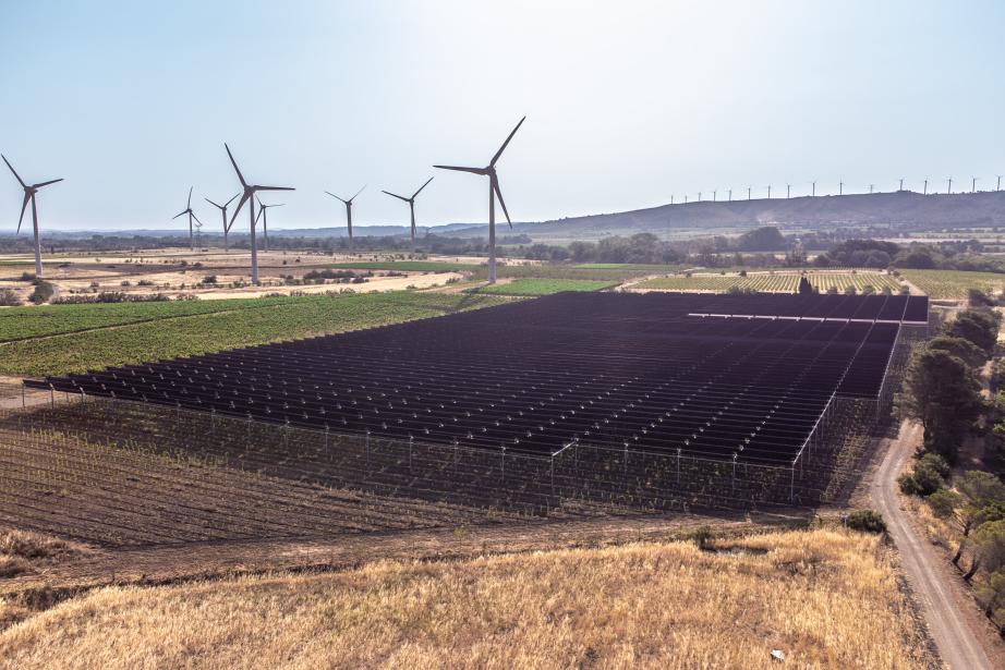 Le succès de ce projet repose également sur une chaîne d’acteurs spécialisés. Des modules photovoltaïques aux structures mobiles, en passant par les onduleurs, l’EPC ou encore la conduite de chantier, chaque partenaire a contribué à faire émerger une infrastructure innovante, pensée pour durer et évoluer. (Photo Angel Salazar)