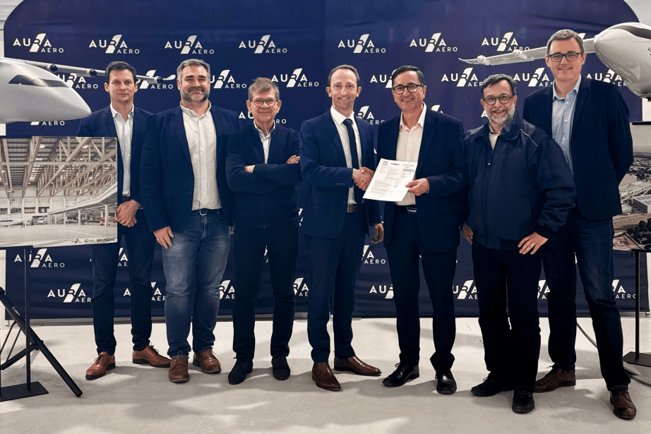Signature du permis de construire Aura Factory le19 mars 2026. (Photo Aura Aero)