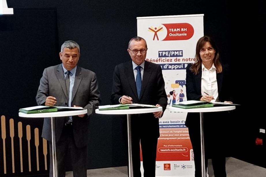 De gauche à droite : Jalil Benabdillah (vice-président de la Région Occitanie en charge de l'Economie, de l'Emploi, de l'Innovation et de la Réindustrialisation), Pierre-André Durand (préfet de la région Occitanie) et Karine Meininger (directrice régionale de France Travail Occitanie). (Photo : Préfecture d'Occitanie)