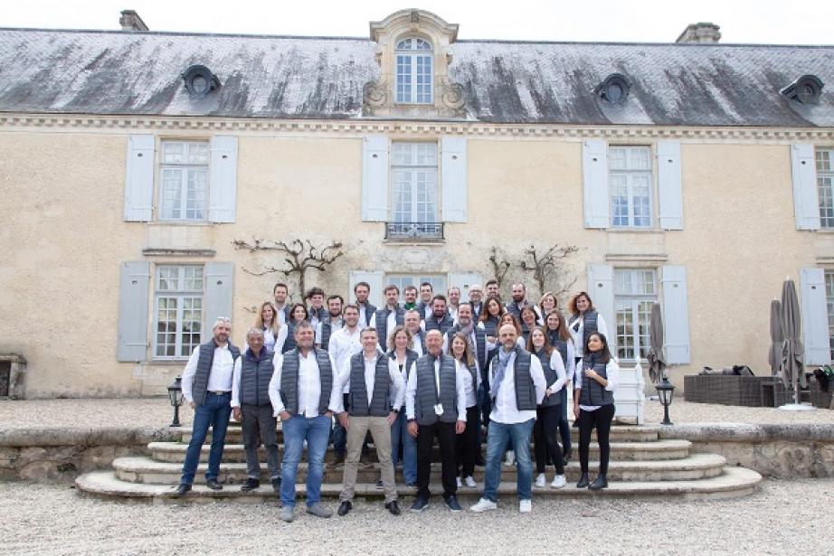 L'équipe d'Abaques autour de Stéphane Gambier et Frédéric André, dirigeant de l'entreprise. L'équipe d'Abaques autour de Stéphane Gambier et Frédéric André, dirigeant de l'entreprise.