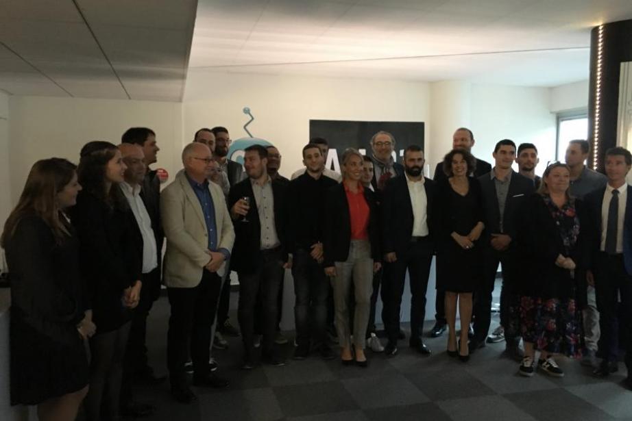 Les membres fondateurs, les élèves, et les personnalités venues à l'inauguration de la nouvelle école AN 21. Nadia Pellefigue, vice-présidente de la Région Occitanie, est la marraine de la première promotion. Les membres fondateurs, les élèves, et les personnalités venues à l'inauguration de la nouvelle école AN 21. Nadia Pellefigue, vice-présidente de la Région Occitanie, est la marraine de la première promotion.